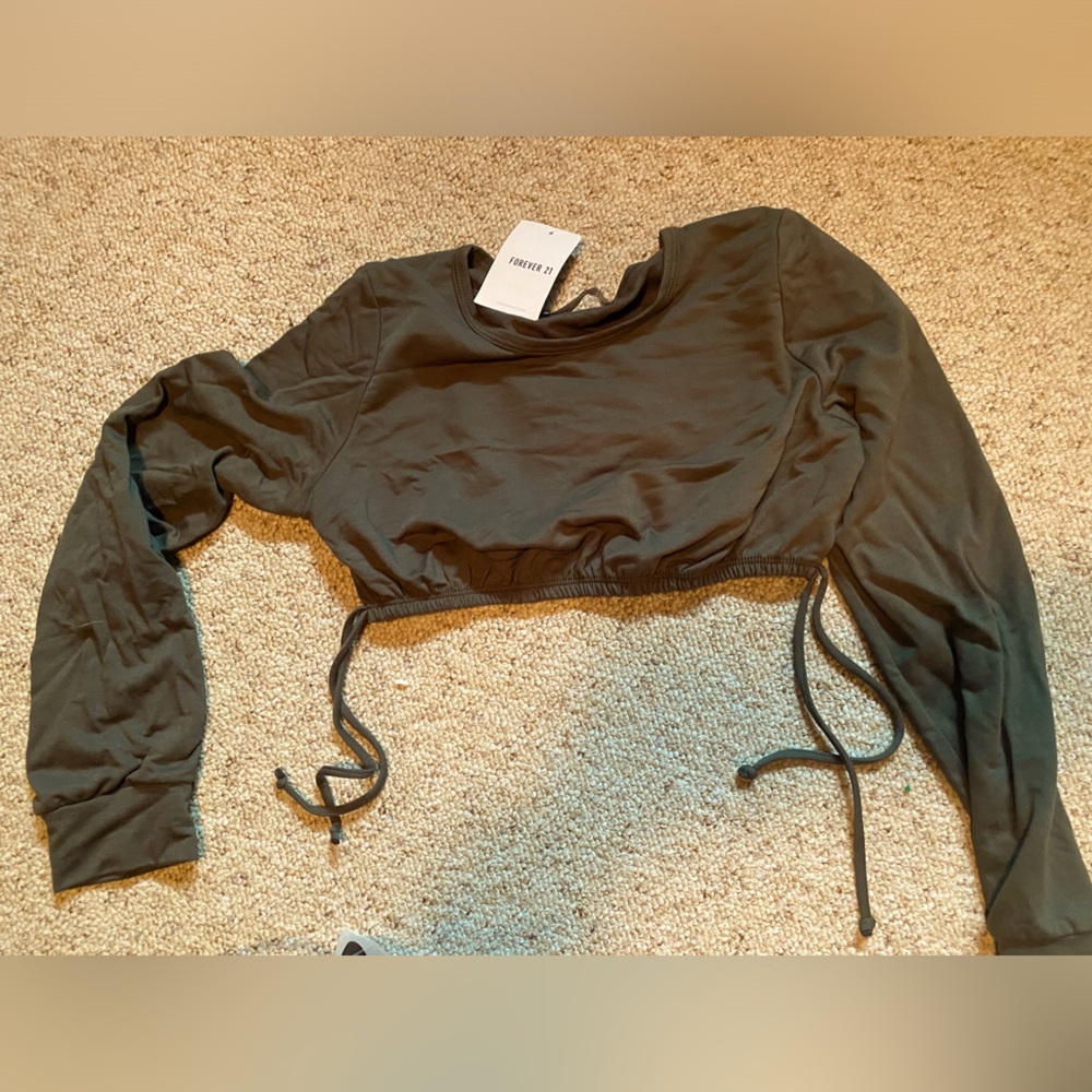 Forever 21, green crop top, long sleeve. Size Medium. Brand new.